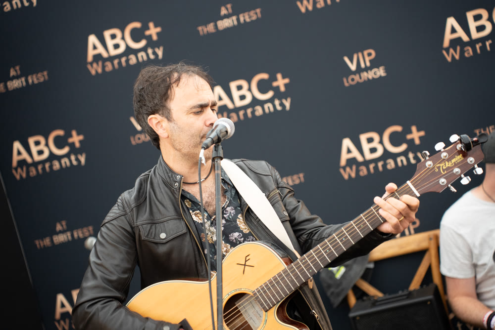 Acoustic set in the VIP lounge